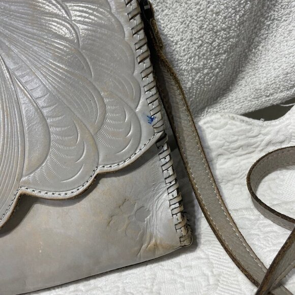 Patricia Nash Handcrafted Beige Tooled Leather Crossbody Bag Adjustable Strap - Picture 4 of 11